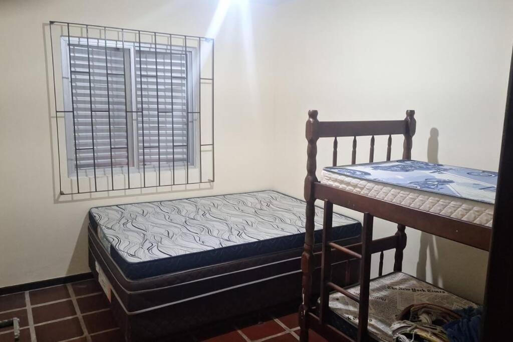 Quarto Para Quatro Pessoas A Duas Quadras Da Praia - Balneario Saint Etienne - Matinhos Εξωτερικό φωτογραφία